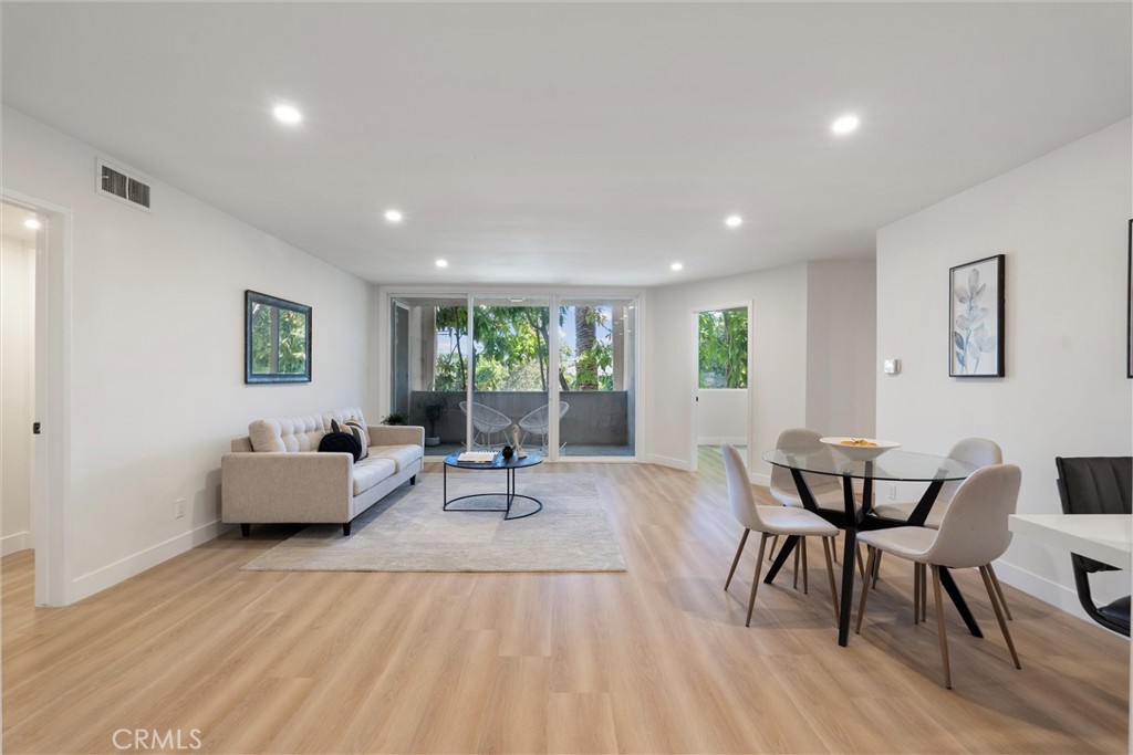 5411 Tyrone Avenue 203