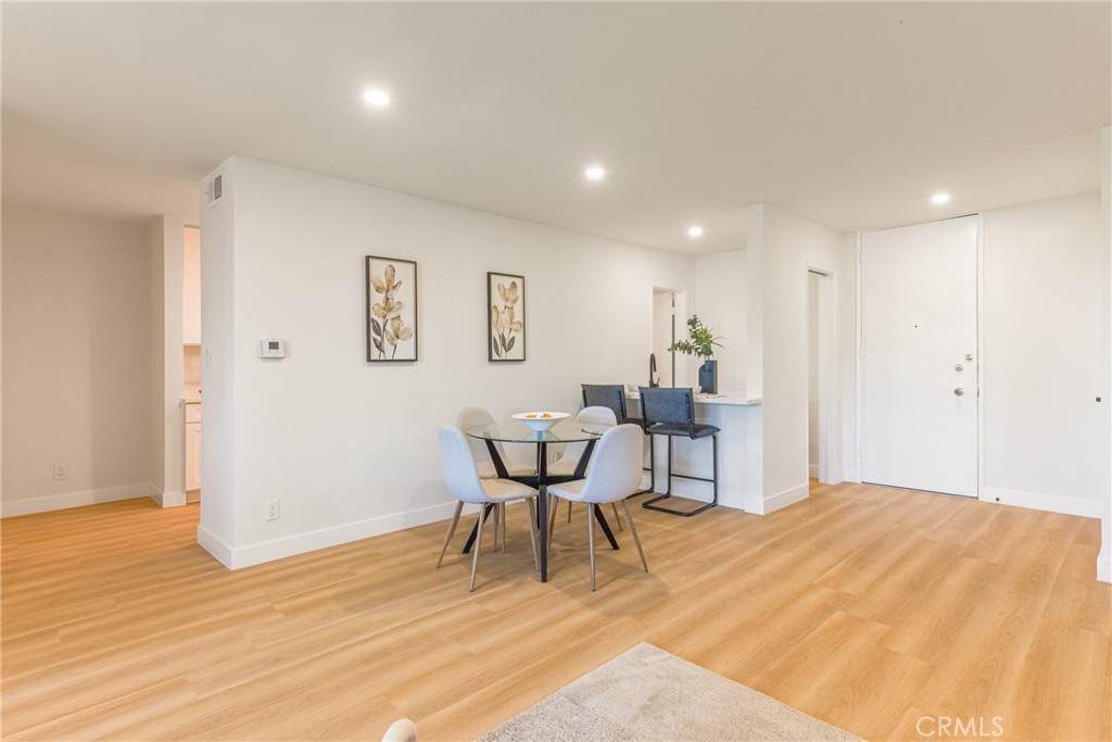 5411 Tyrone Avenue 203