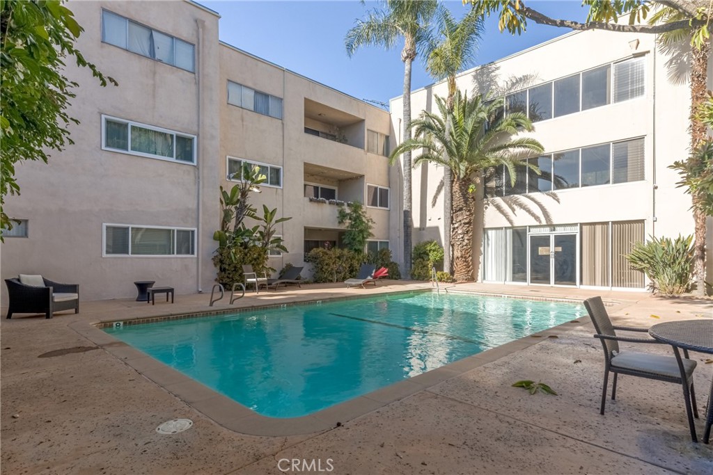 5411 Tyrone Avenue 203