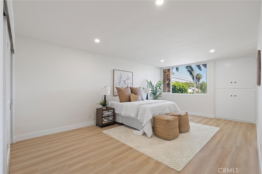 5411 Tyrone Avenue 203