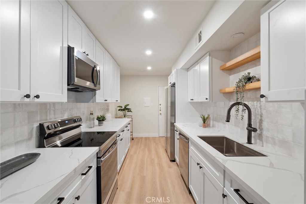 5411 Tyrone Avenue 203