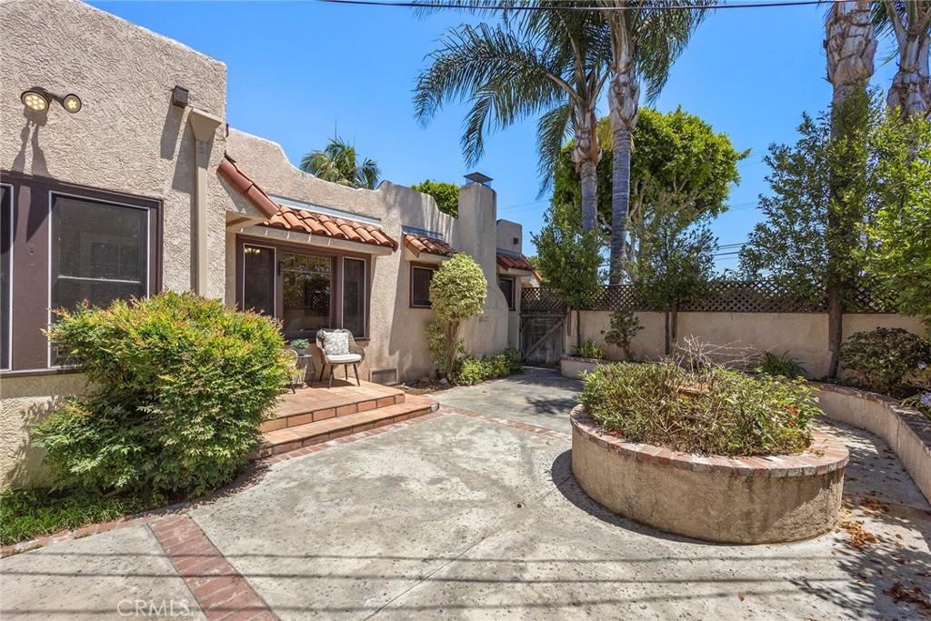 615 E Commonwealth Ave.