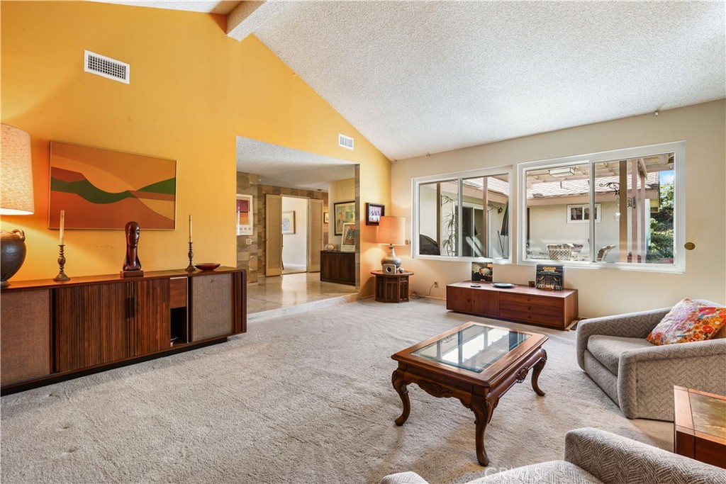 1423 La Canada Drive