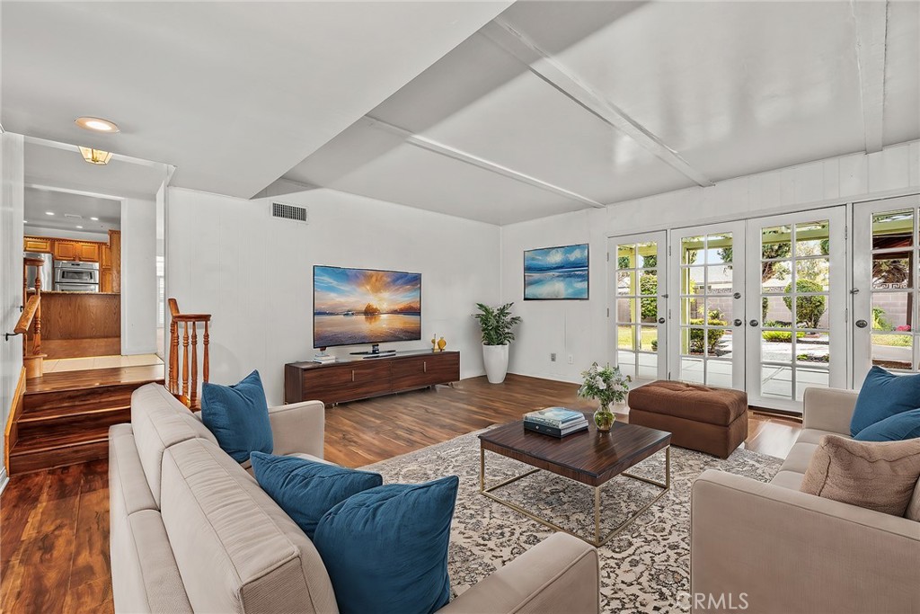 2020 Elmcroft Circle