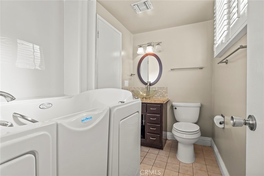 2020 Elmcroft Circle