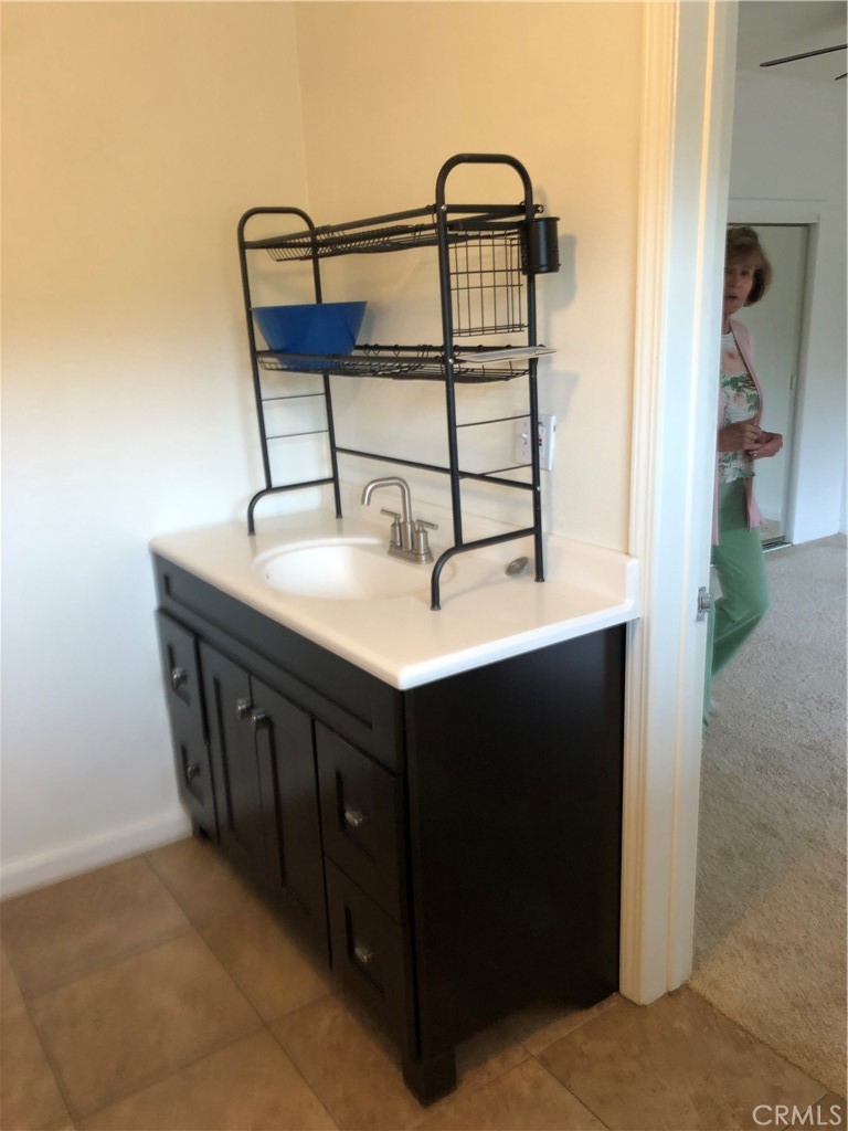 1209 W Valley View Drive