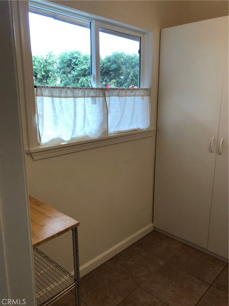 1209 W Valley View Drive