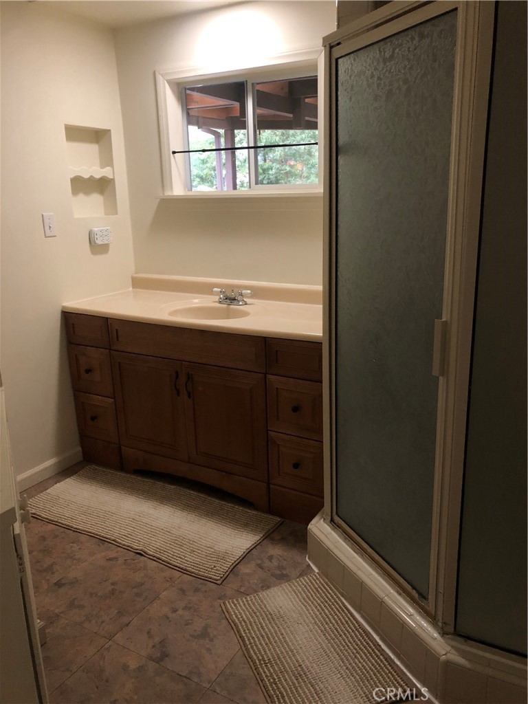 1209 W Valley View Drive