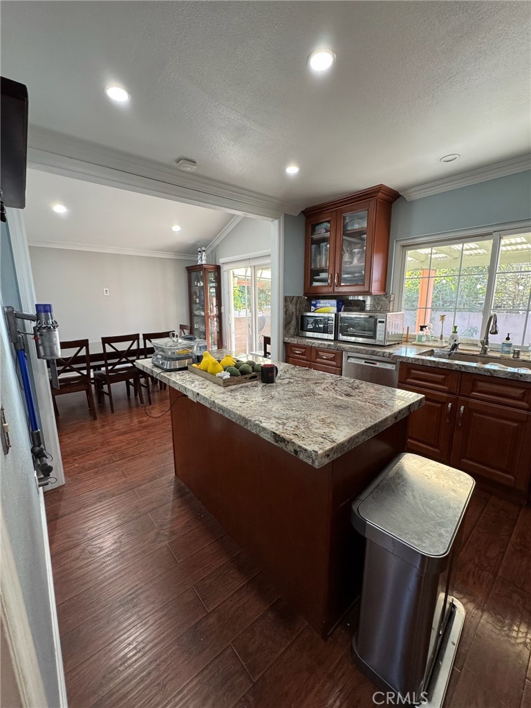 2314 W Rowland Avenue