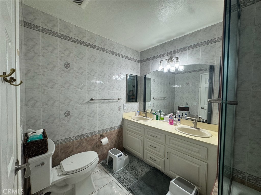 2314 W Rowland Avenue