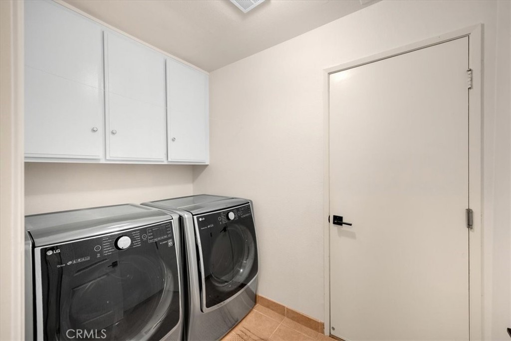 1647 N Mountain View Place