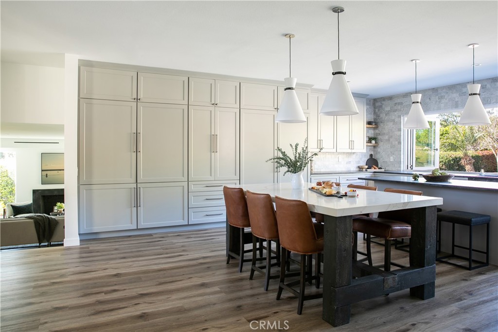 1647 N Mountain View Place