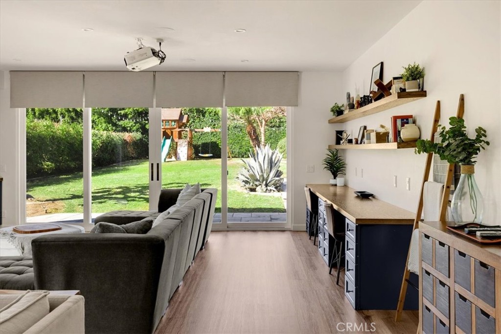 1647 N Mountain View Place