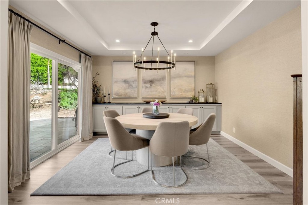 1647 N Mountain View Place