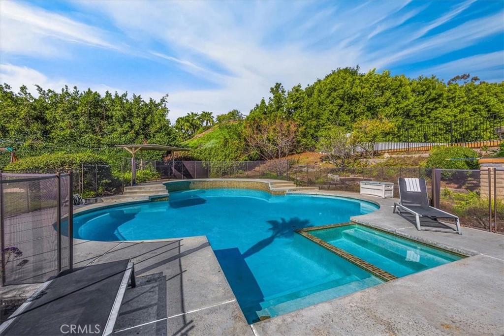 1647 N Mountain View Place