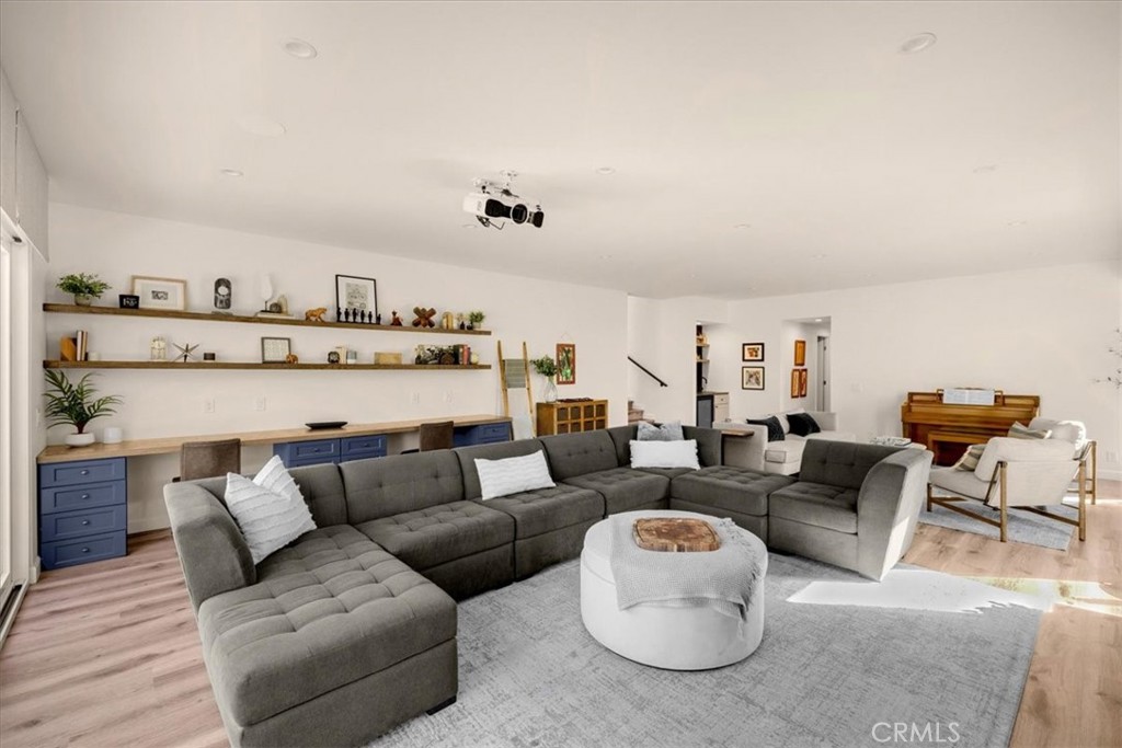 1647 N Mountain View Place