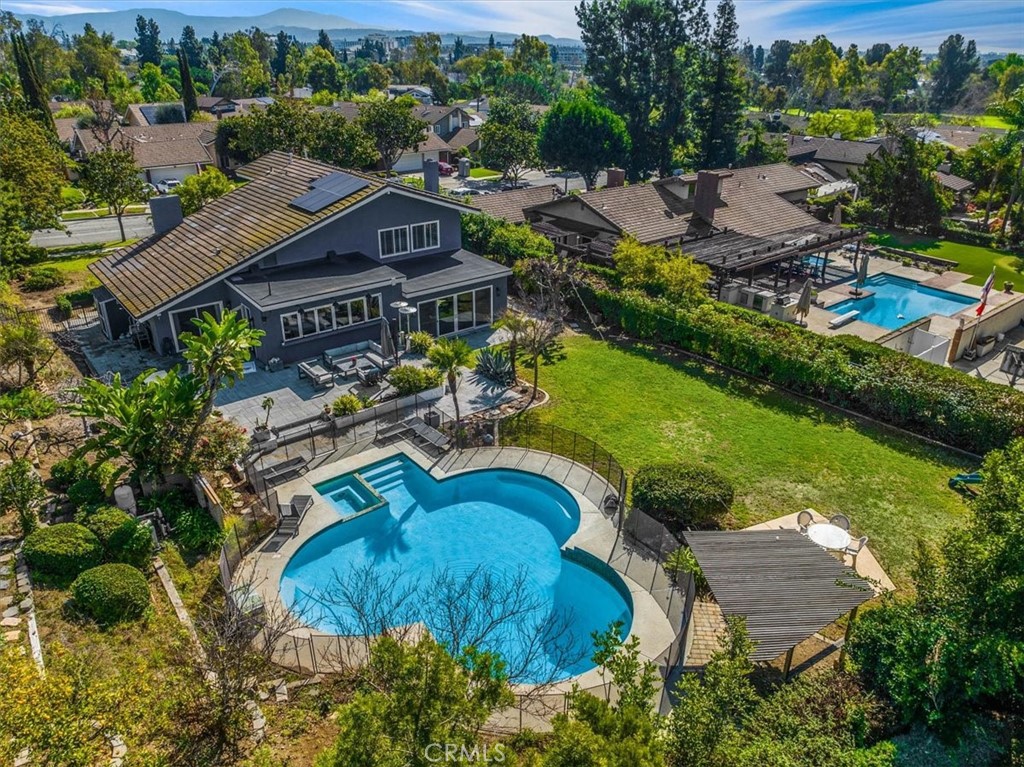 1647 N Mountain View Place