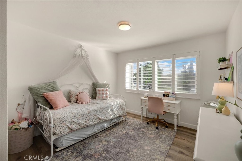 1647 N Mountain View Place