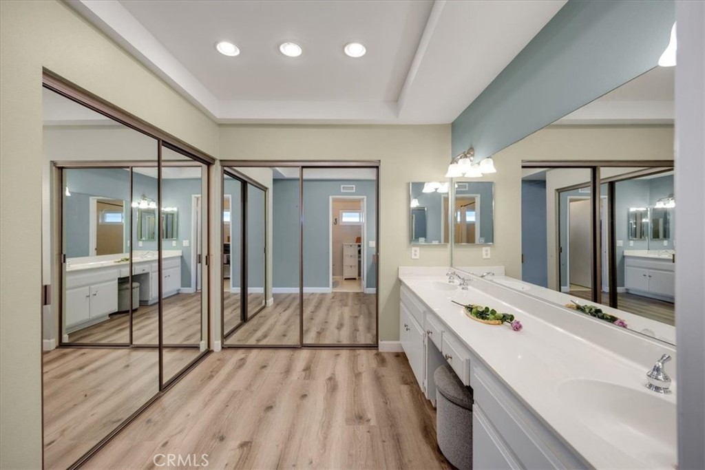 1647 N Mountain View Place