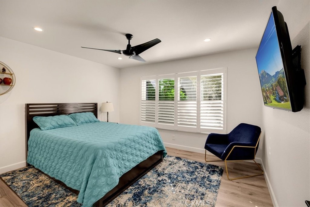 1647 N Mountain View Place