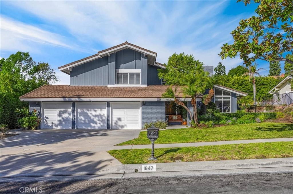 1647 N Mountain View Place