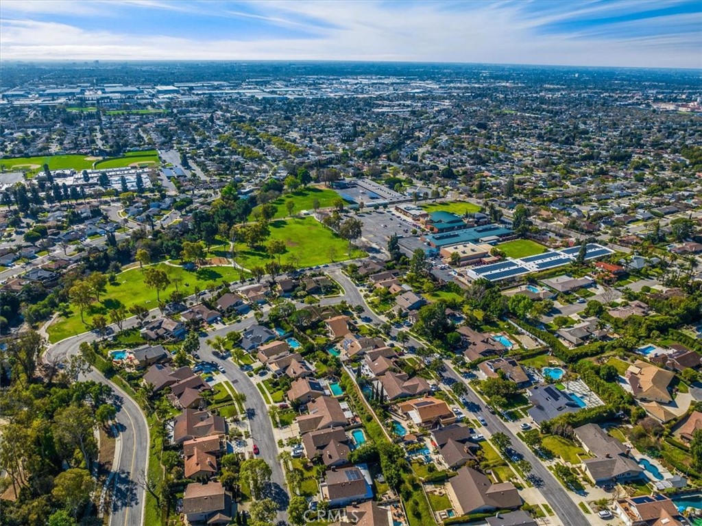 1647 N Mountain View Place