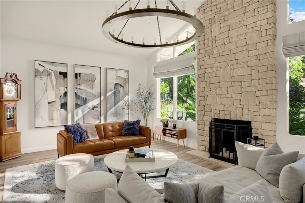 1647 N Mountain View Place