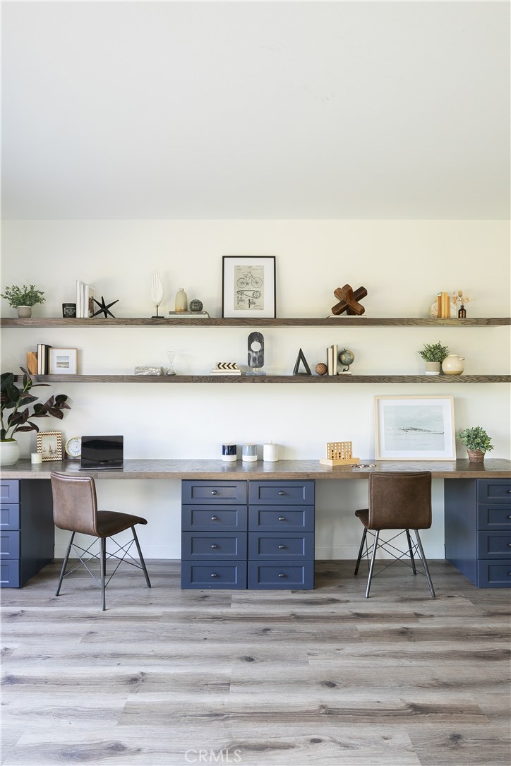 1647 N Mountain View Place