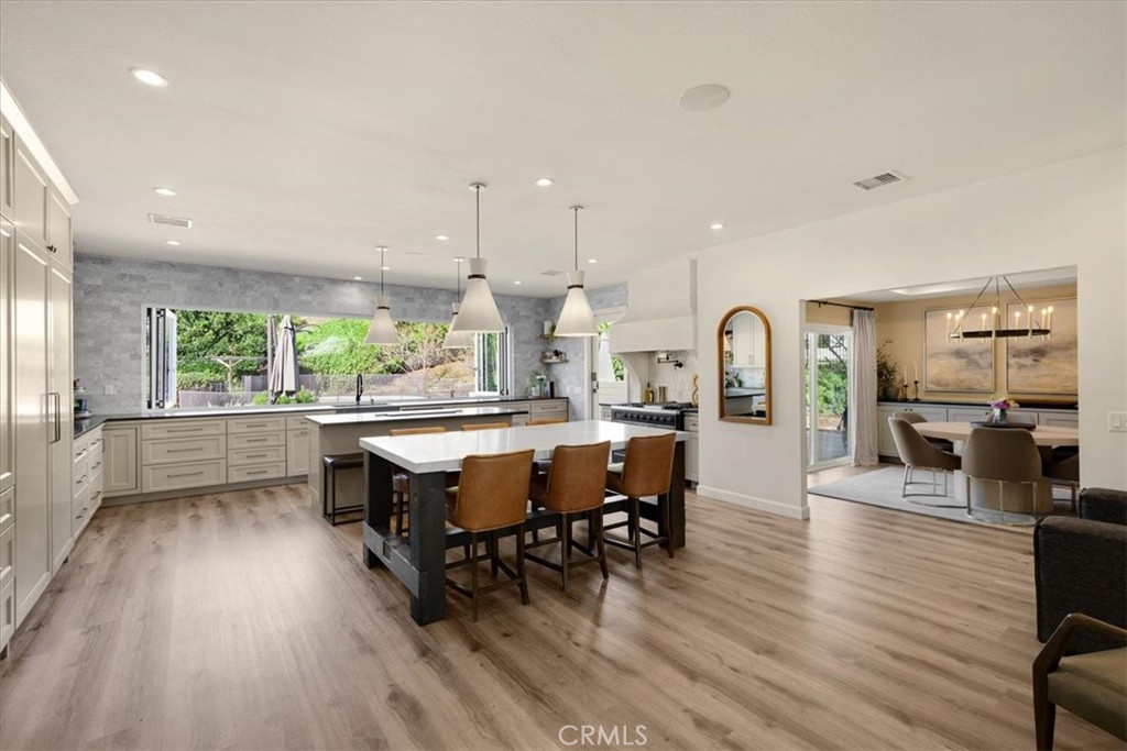 1647 N Mountain View Place