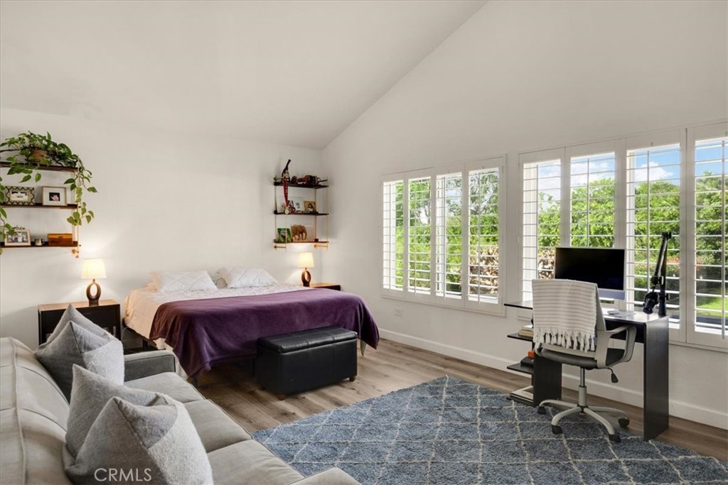 1647 N Mountain View Place