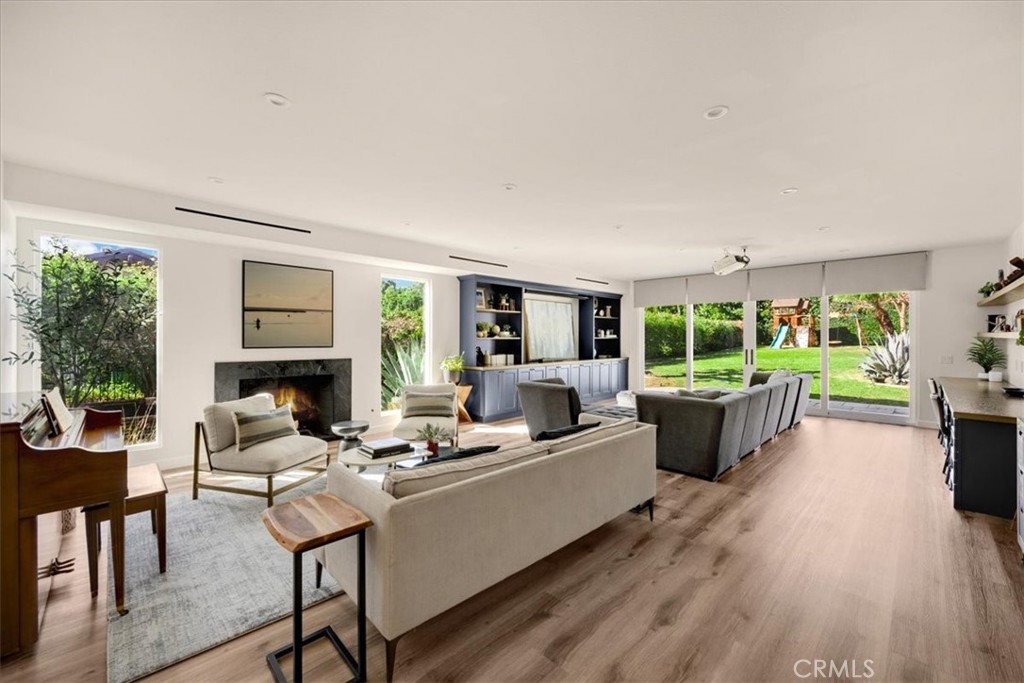 1647 N Mountain View Place