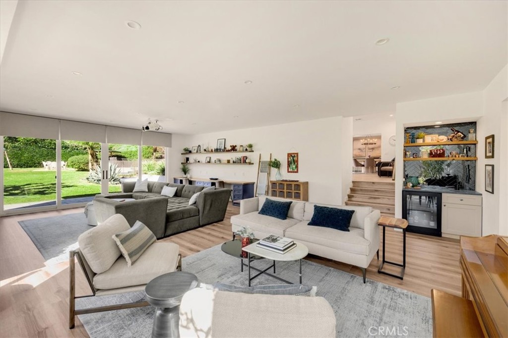 1647 N Mountain View Place