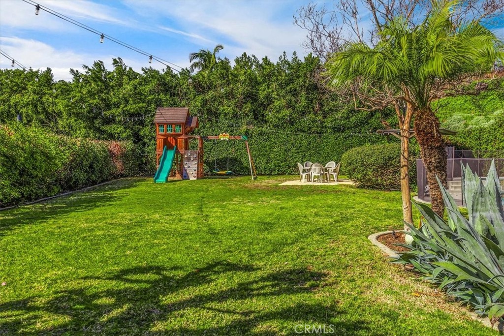 1647 N Mountain View Place