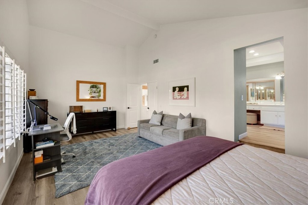 1647 N Mountain View Place