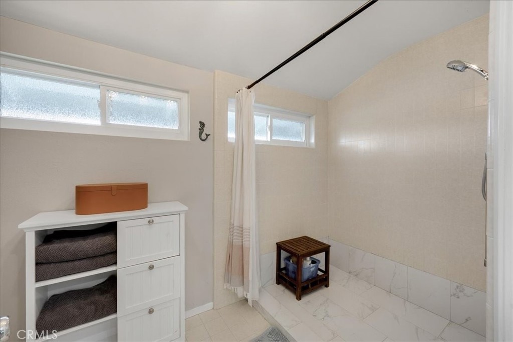 1647 N Mountain View Place