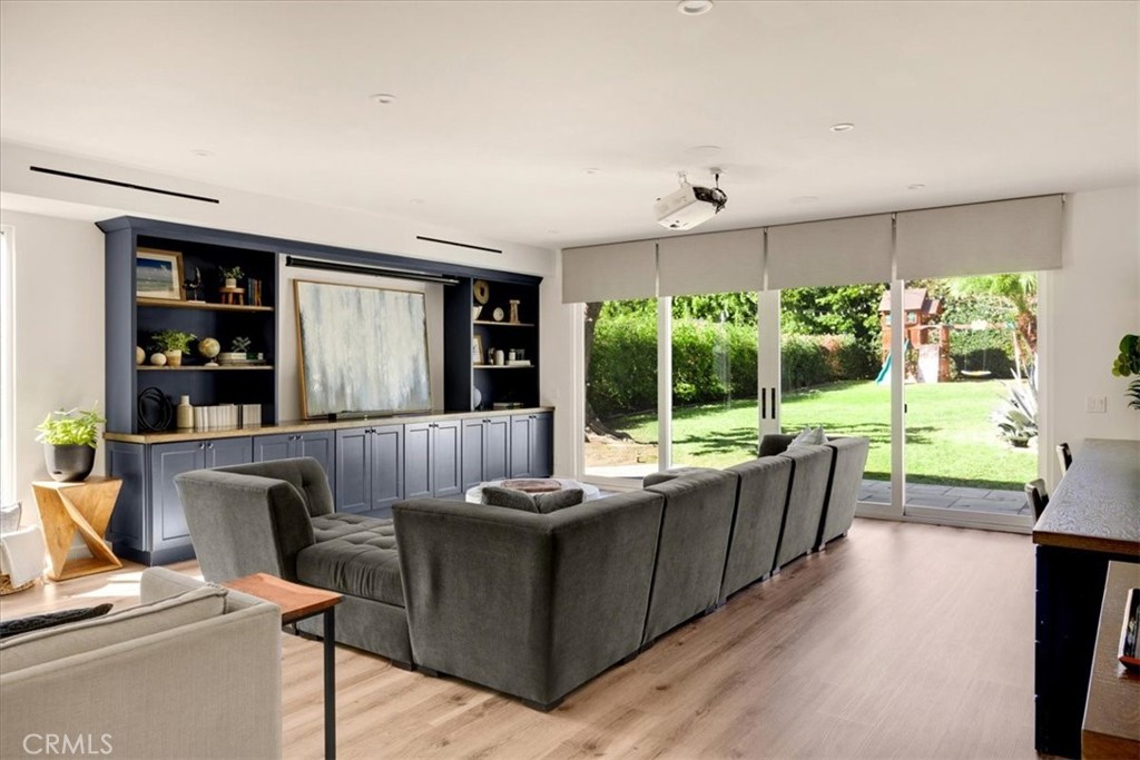 1647 N Mountain View Place