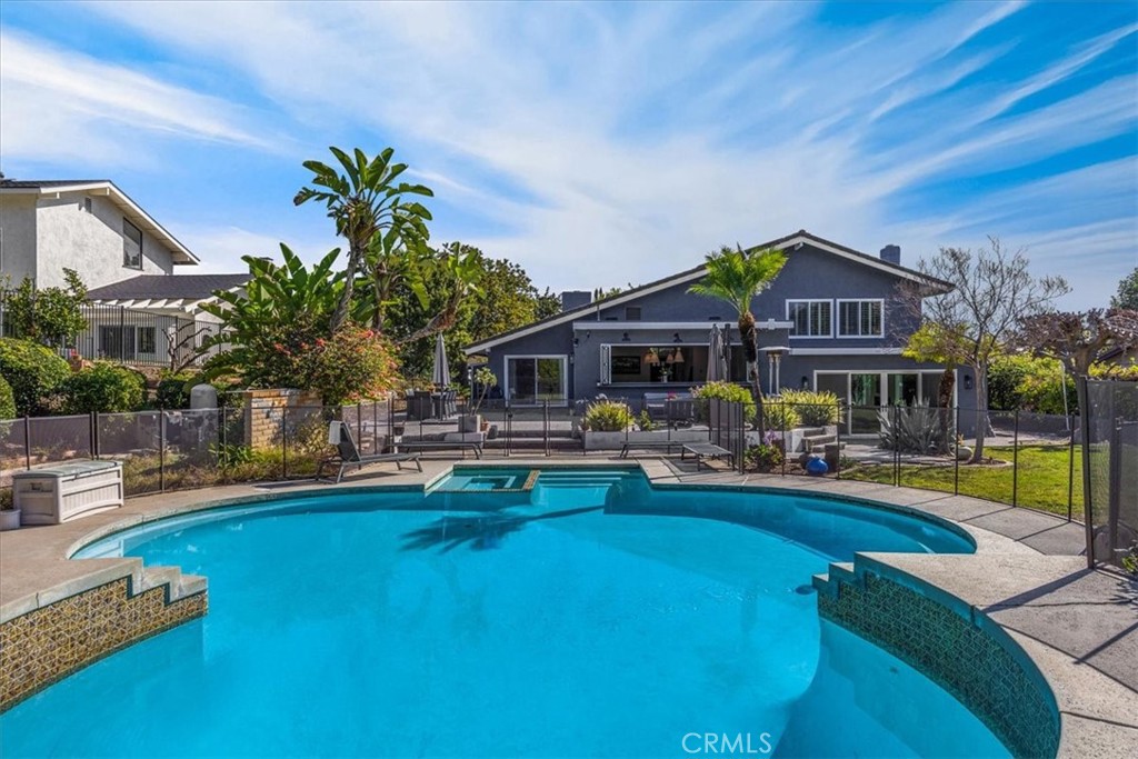 1647 N Mountain View Place