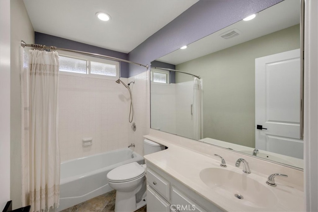 1647 N Mountain View Place