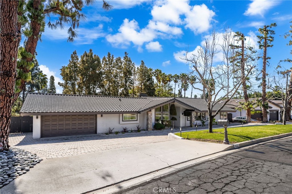 3220 Santa Monica Avenue