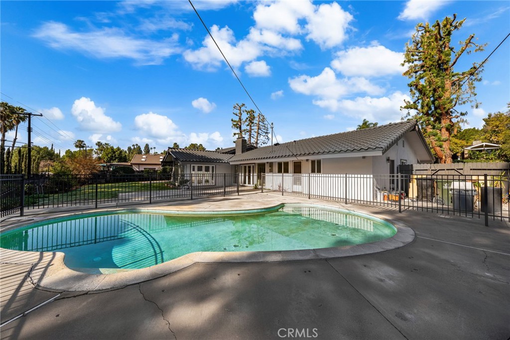 3220 Santa Monica Avenue