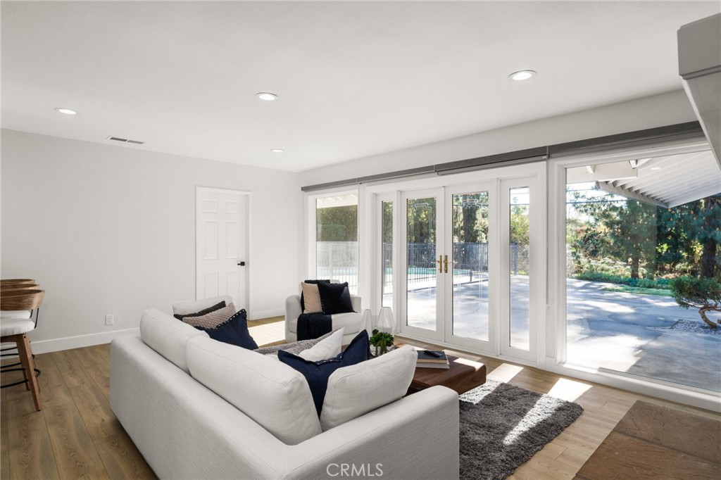 3220 Santa Monica Avenue