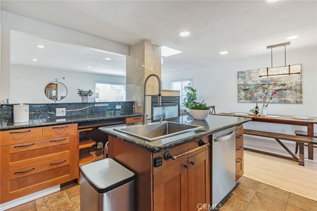 2652 La Salle Way