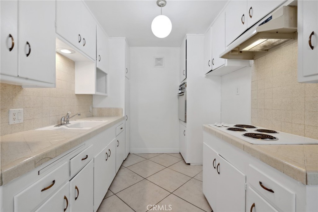 120 Alamitos Avenue 10