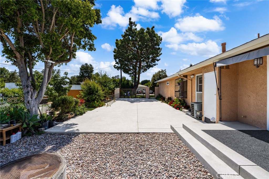 321 W Hermosa Dr