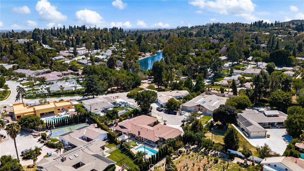 321 W Hermosa Dr