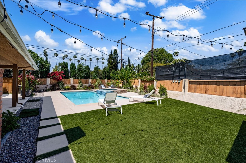 321 W Hermosa Dr