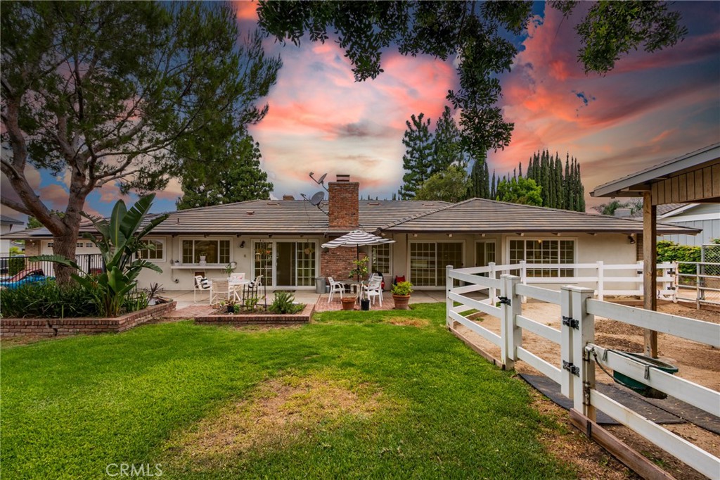 5802 Lakehaven Way