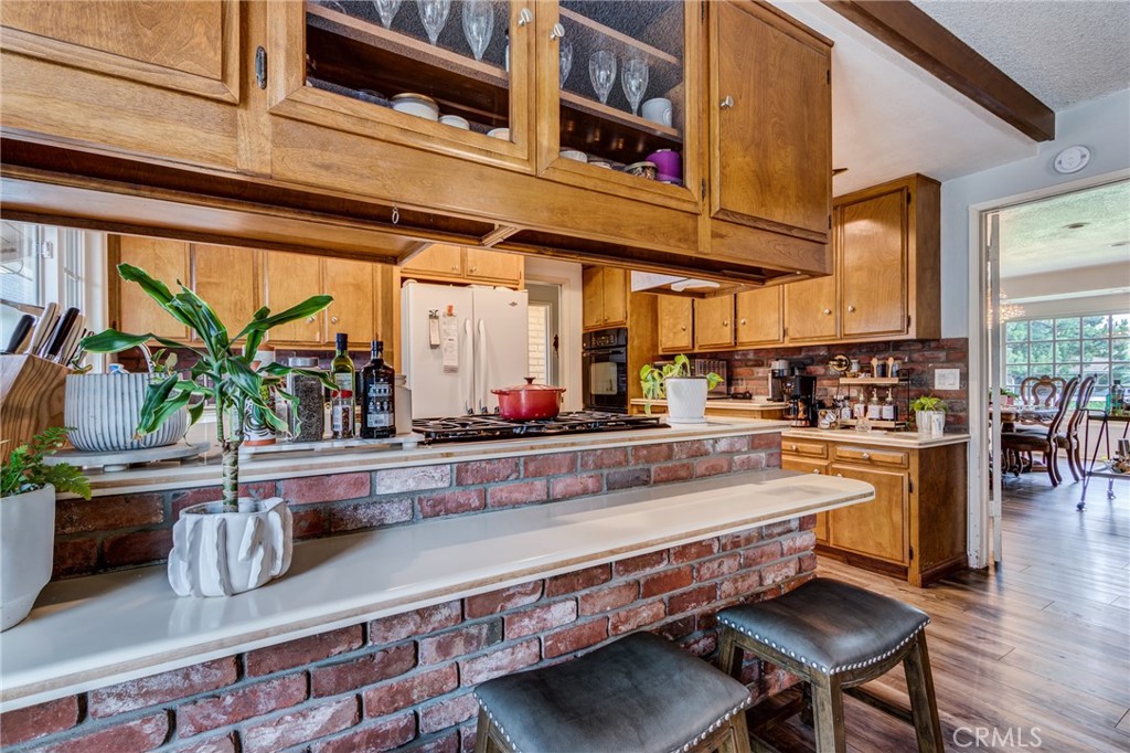 5802 Lakehaven Way