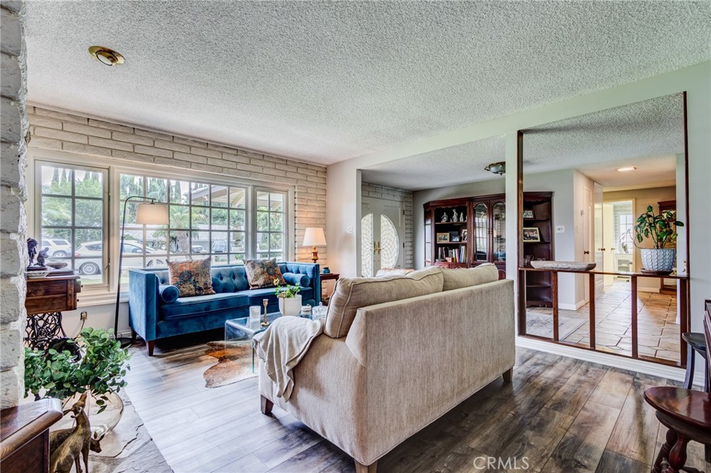 5802 Lakehaven Way