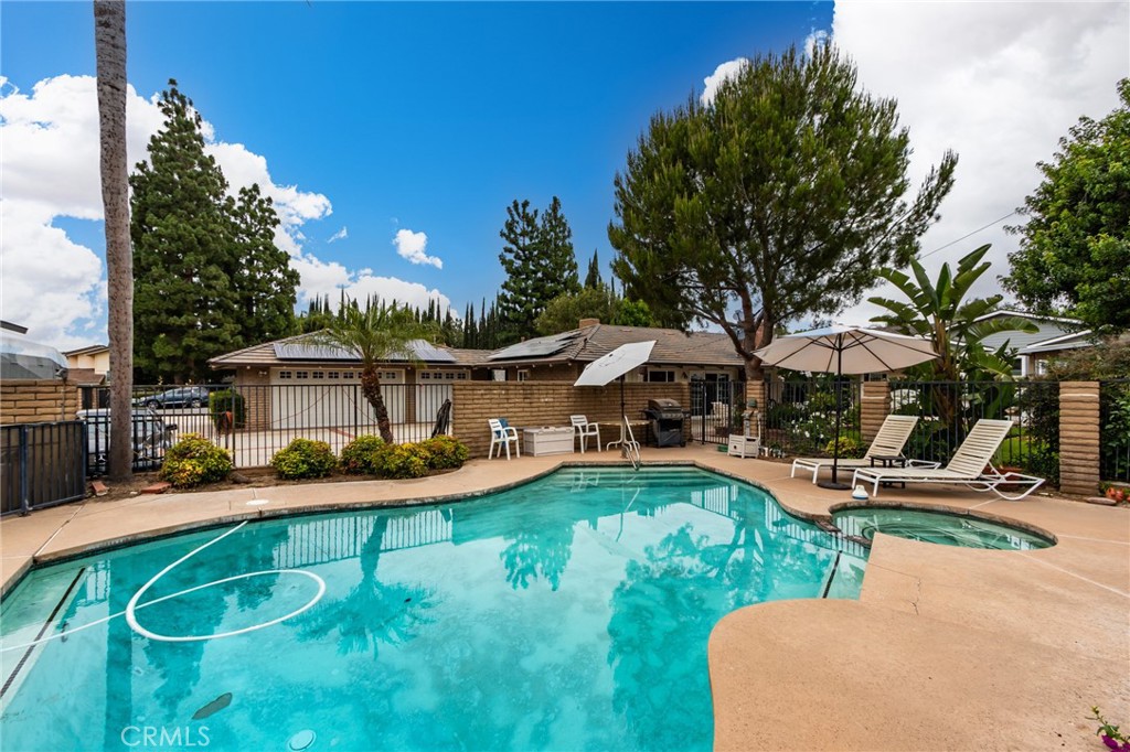 5802 Lakehaven Way